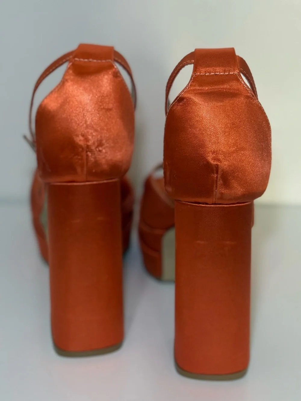 NWOT ! Orange Satin Platform Block Heel Sandals Size 9 Party Cocktail